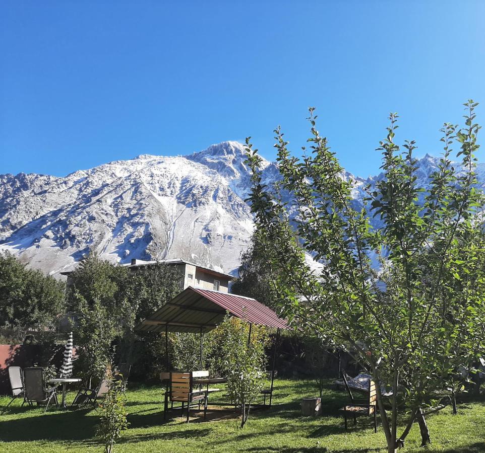 Kazbegi Green Yard Hotell Exteriör bild