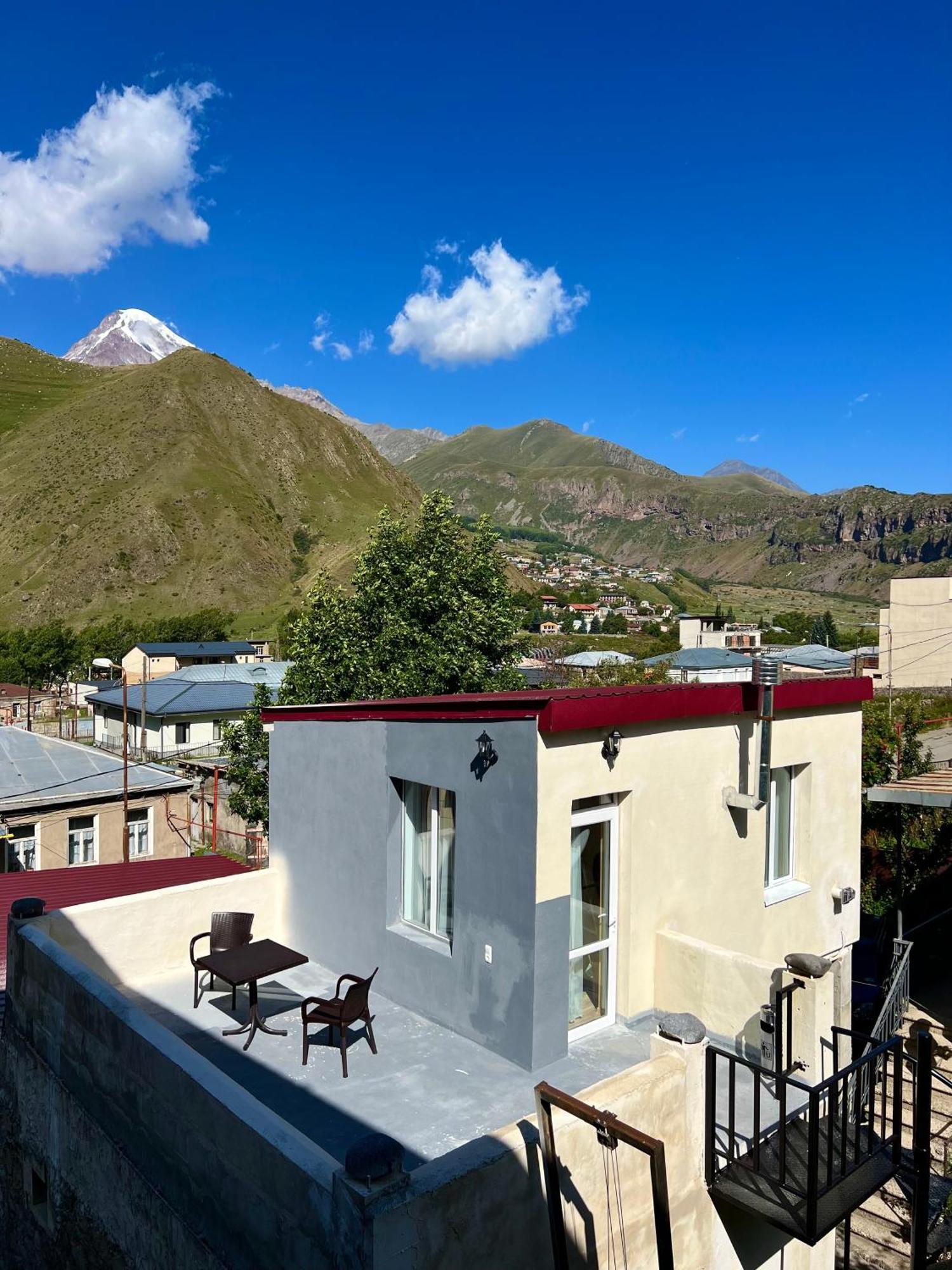 Kazbegi Green Yard Hotell Exteriör bild