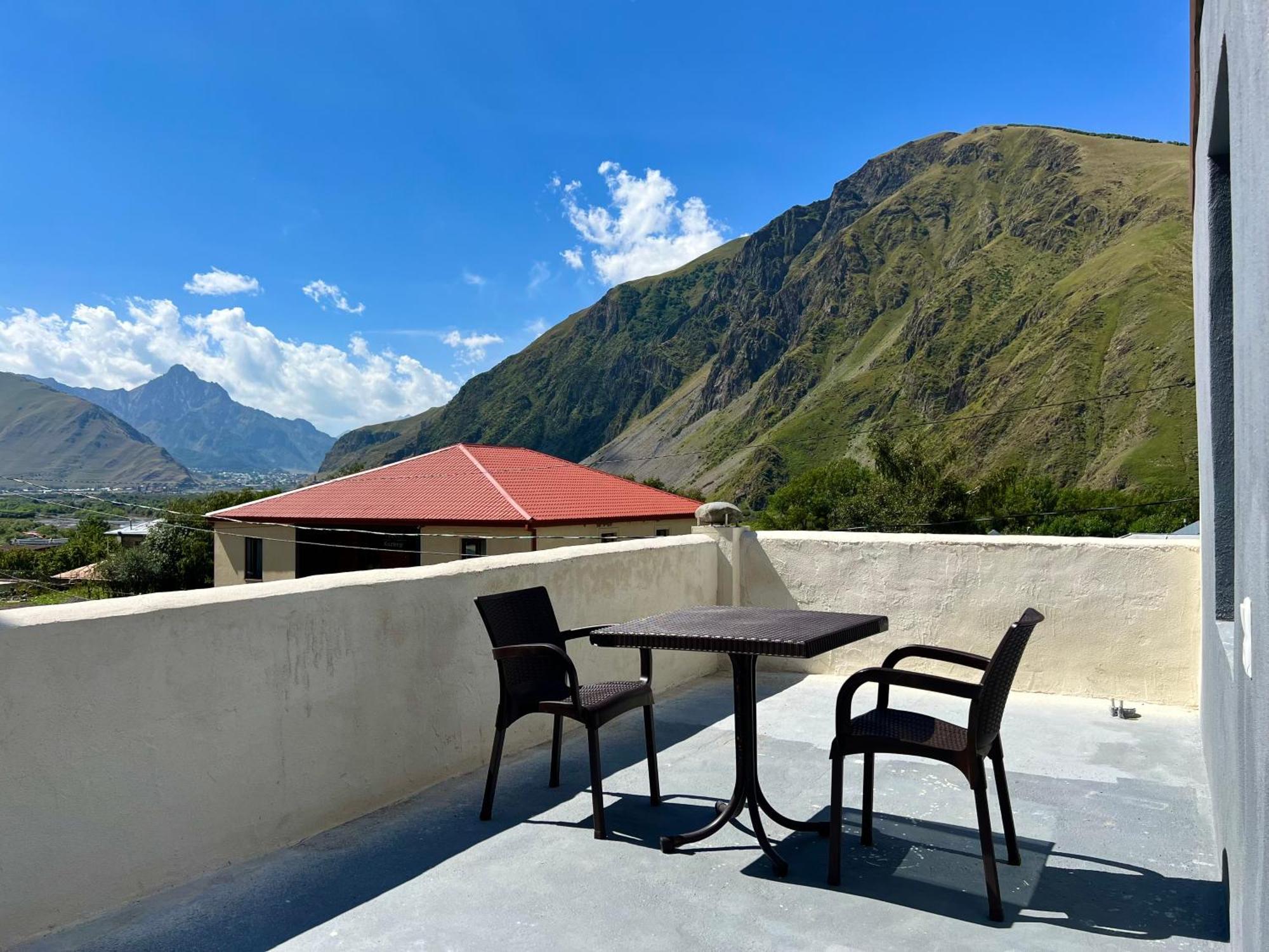 Kazbegi Green Yard Hotell Exteriör bild