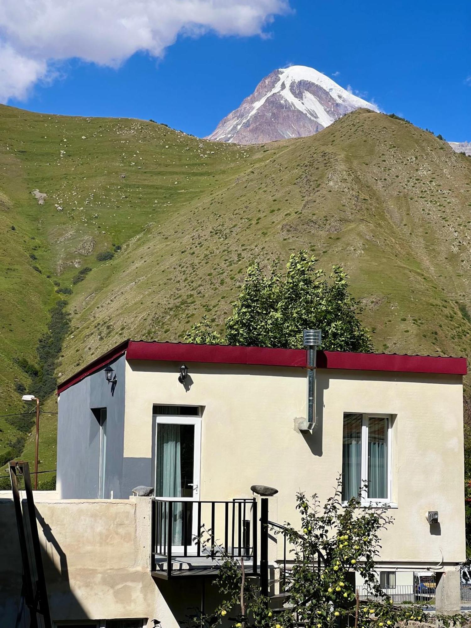 Kazbegi Green Yard Hotell Exteriör bild